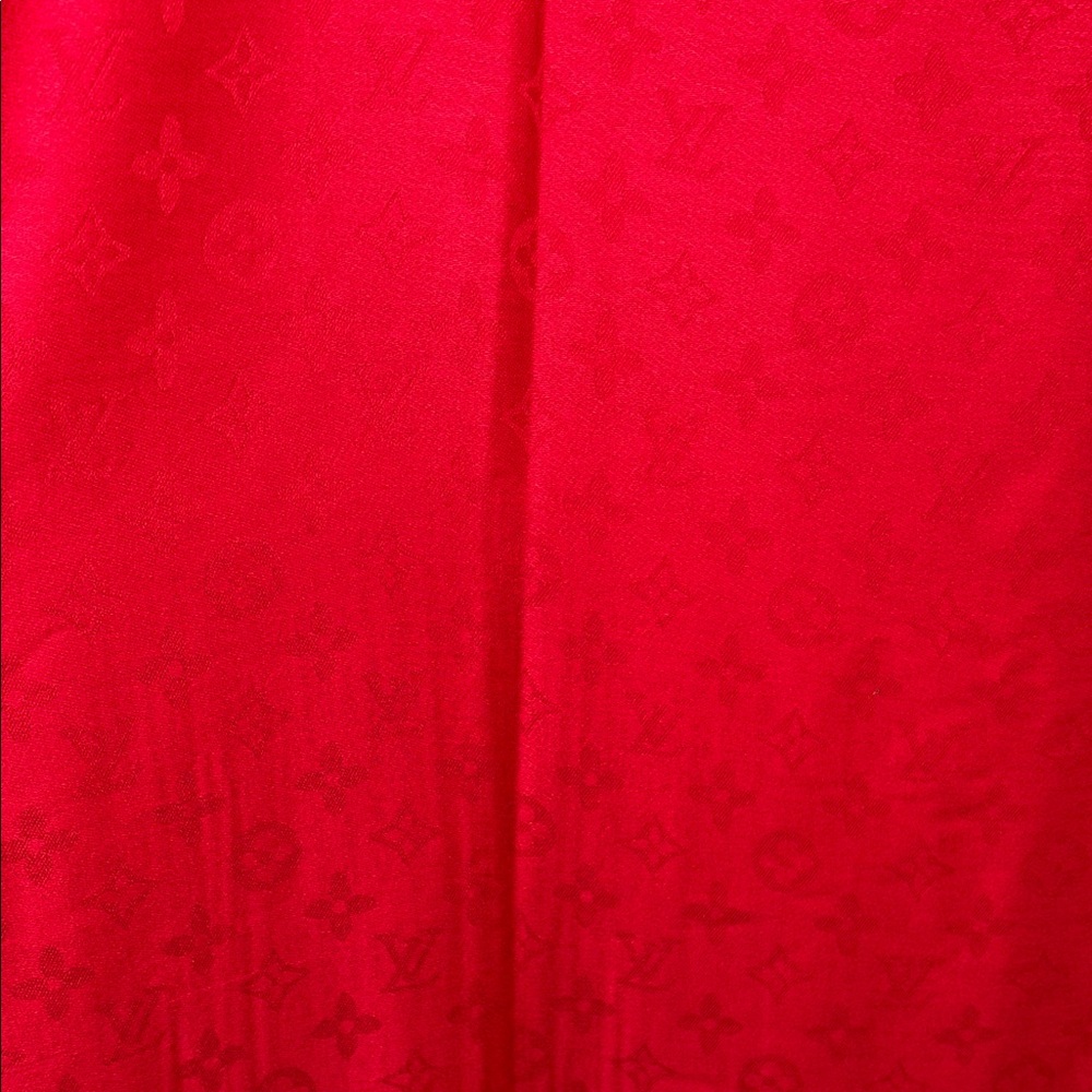Elegant LV Scarf with dust bag🧣 - Picture 4 of 6